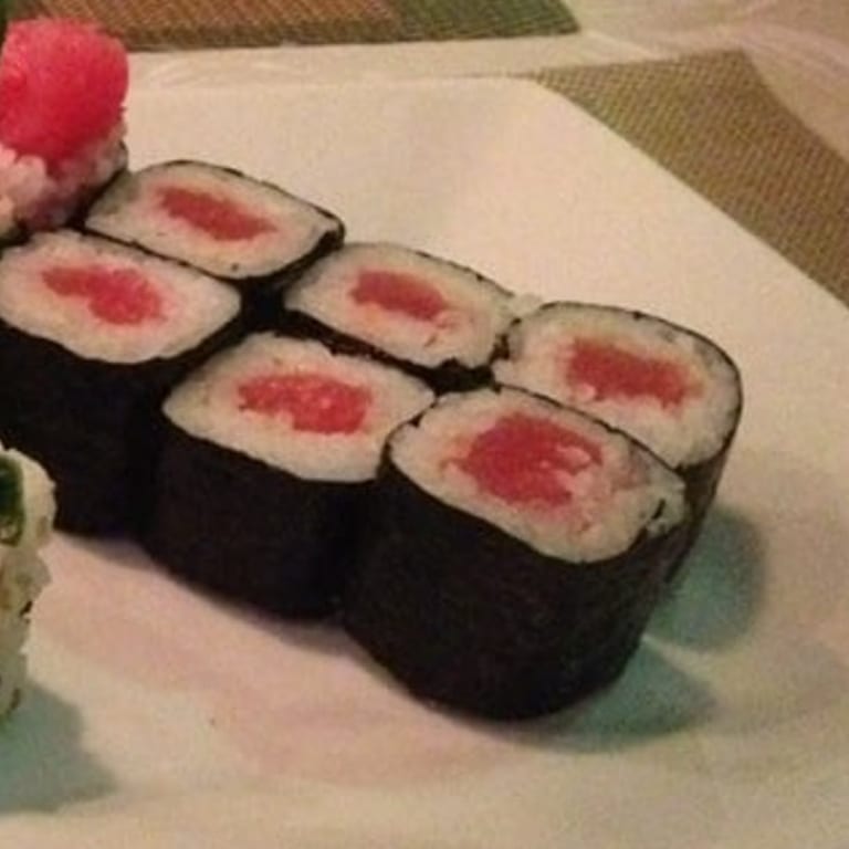 Delicious Tuna Roll Experience